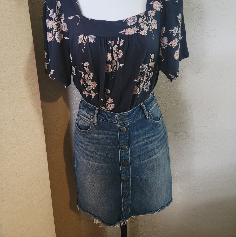 Abercrombie & Fitch Jean skirtSnaps down the front. Size 25 waist